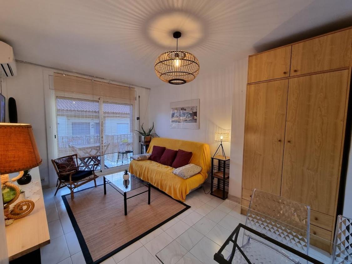 Lovely One Bedroom With Balcony Roses Buitenkant foto
