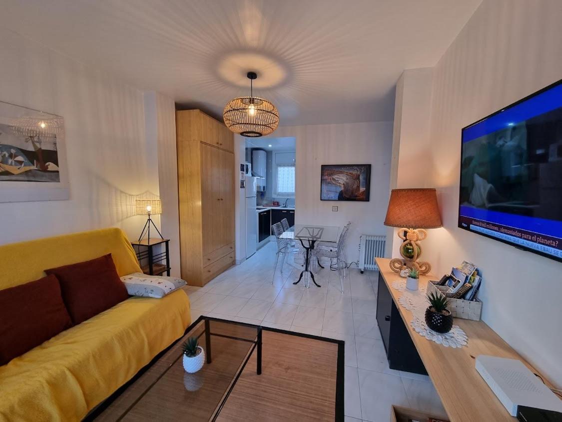 Lovely One Bedroom With Balcony Roses Buitenkant foto